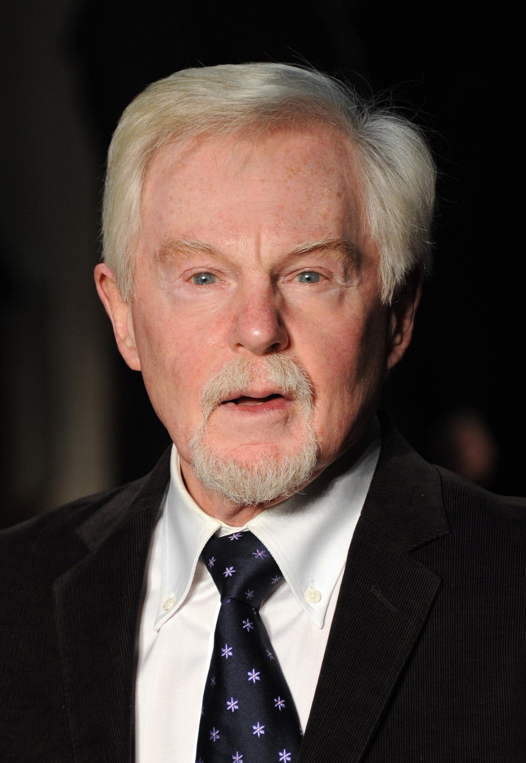 Derek Jacobi Net Worth