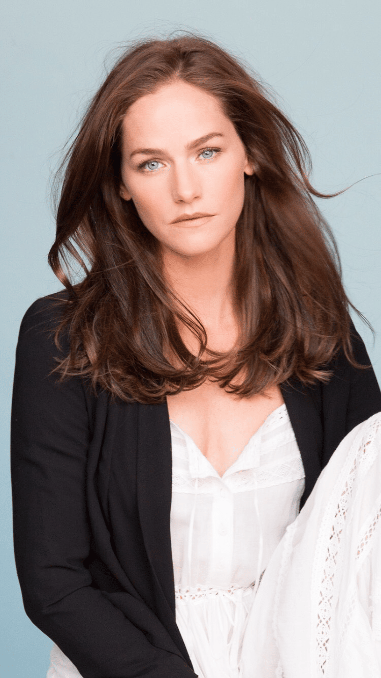 Kelly Overton Net Worth