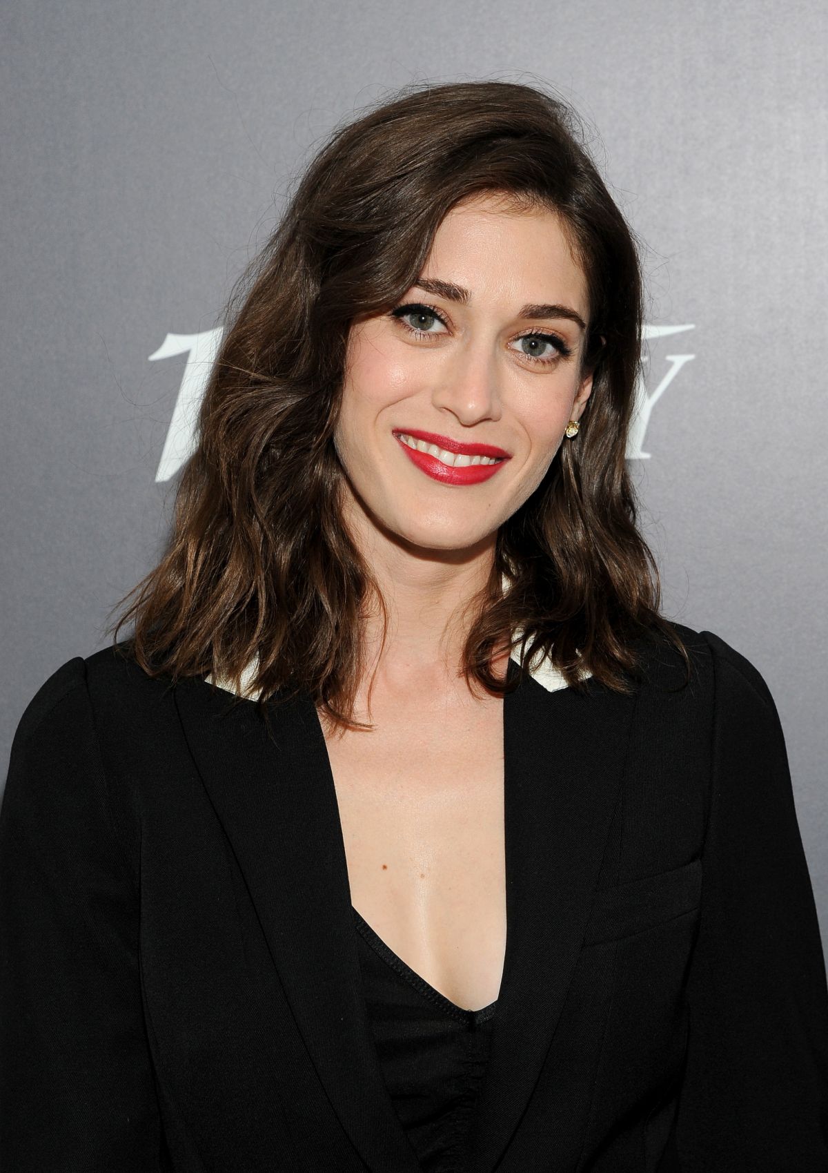 Lizzy Caplan Net Worth