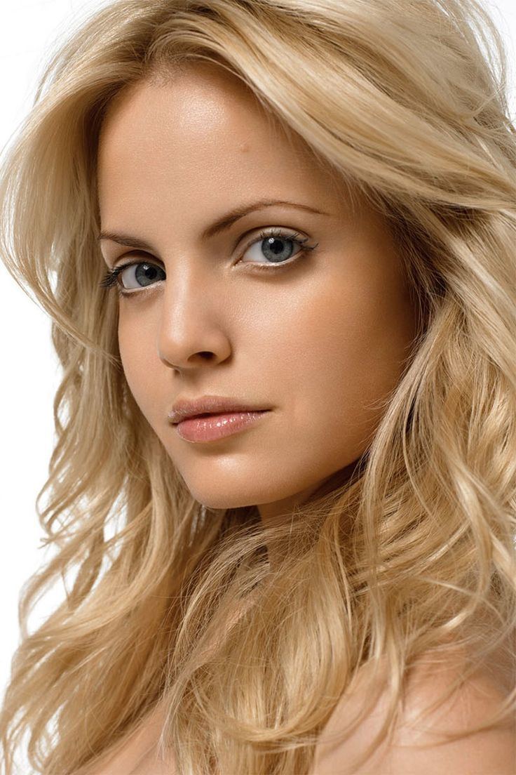 Mena Suvari Net Worth